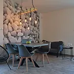 Apartamento černý Vlk, *